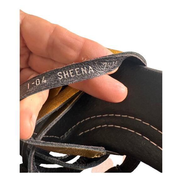 Donald J Pliner Gold Metallic Strappy Sandals Platform Size 7.5 LIKE NEW - Picture 10 of 10